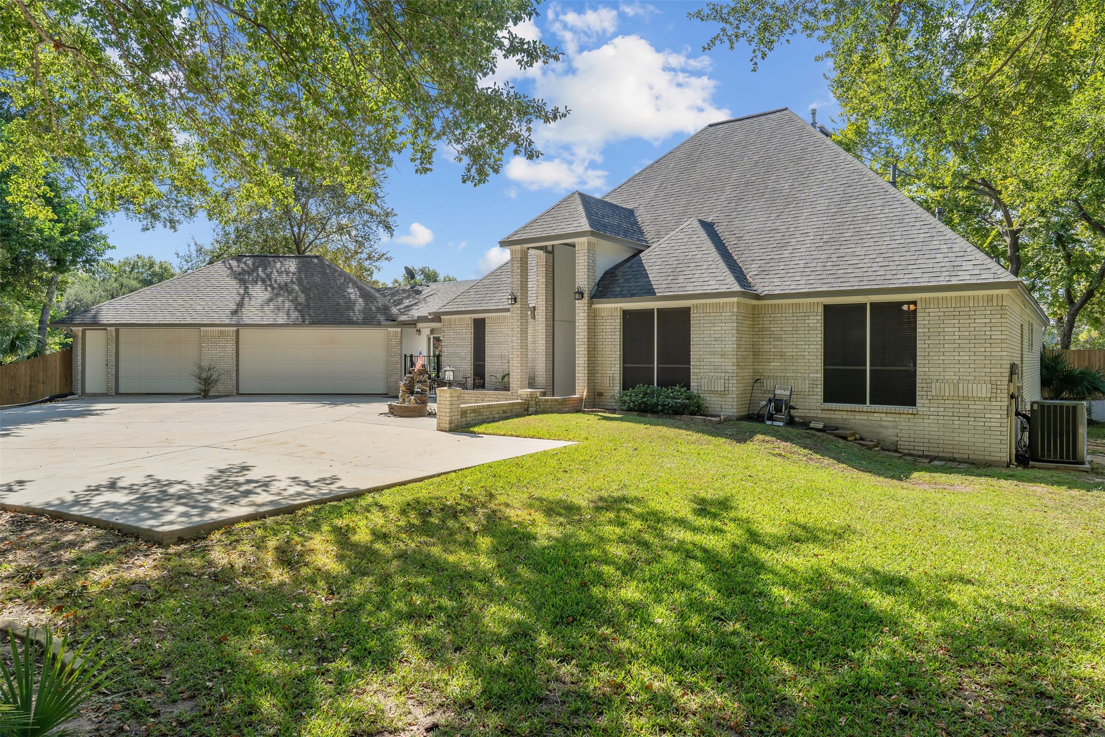 15092 Paradise Court Willis TX 77318
