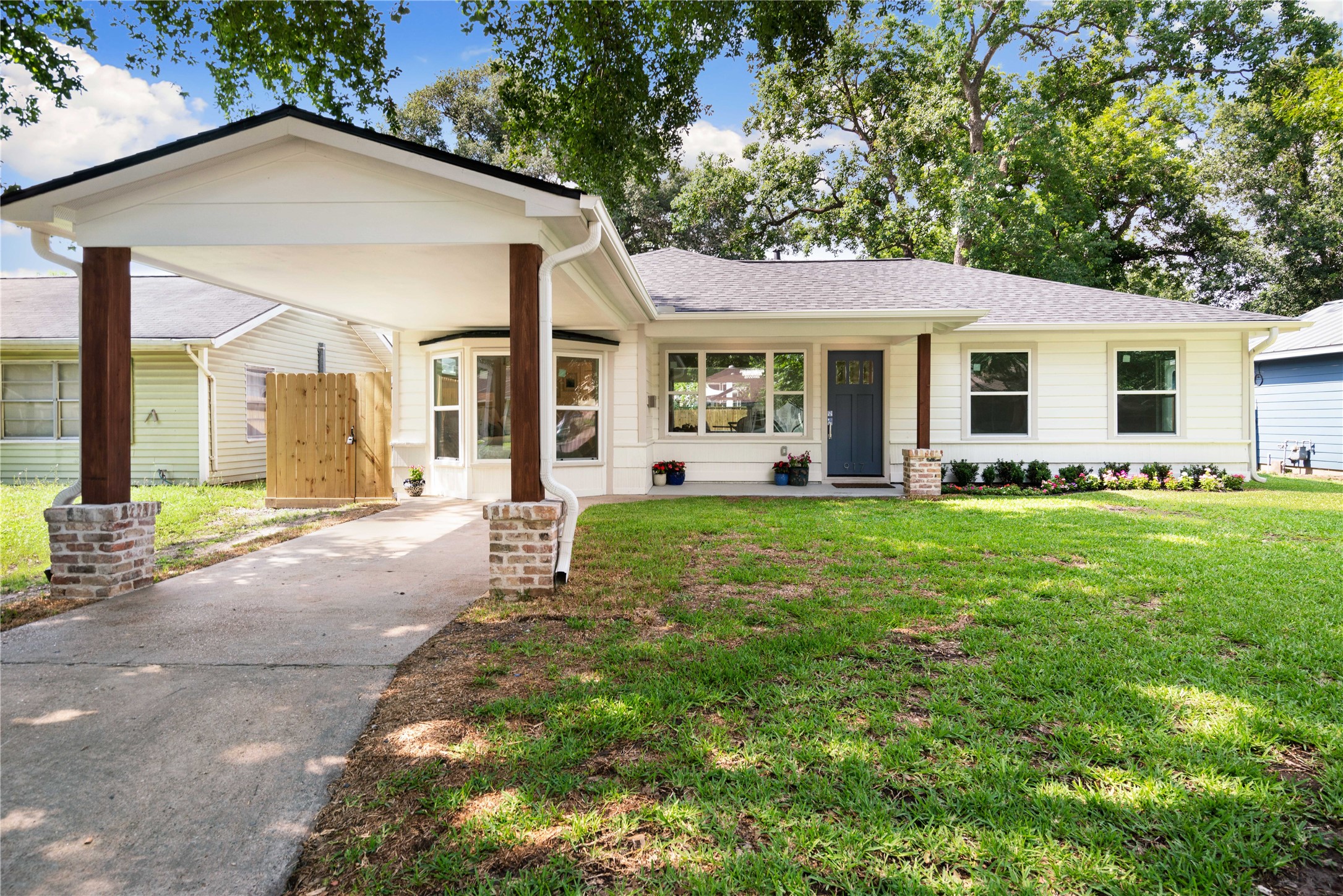 917 W 15th 1/2 Street Houston TX 77008