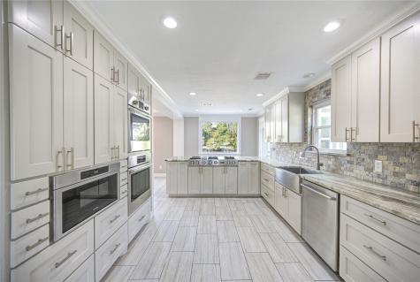 303 Old Bayou Drive Dickinson TX 77539