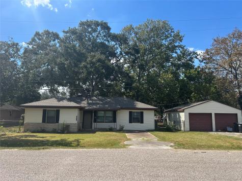 1012 S Lee Street Alvin TX 77511