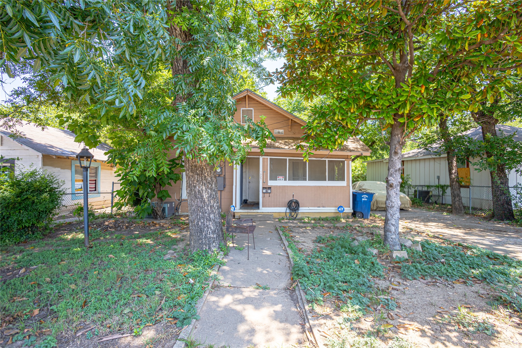 1327 Claude Street Dallas TX 75203