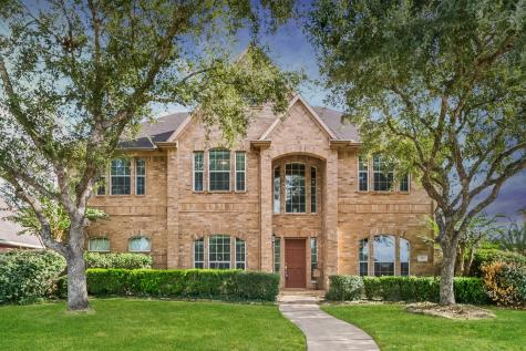 513 W Lake Drive Friendswood TX 77546
