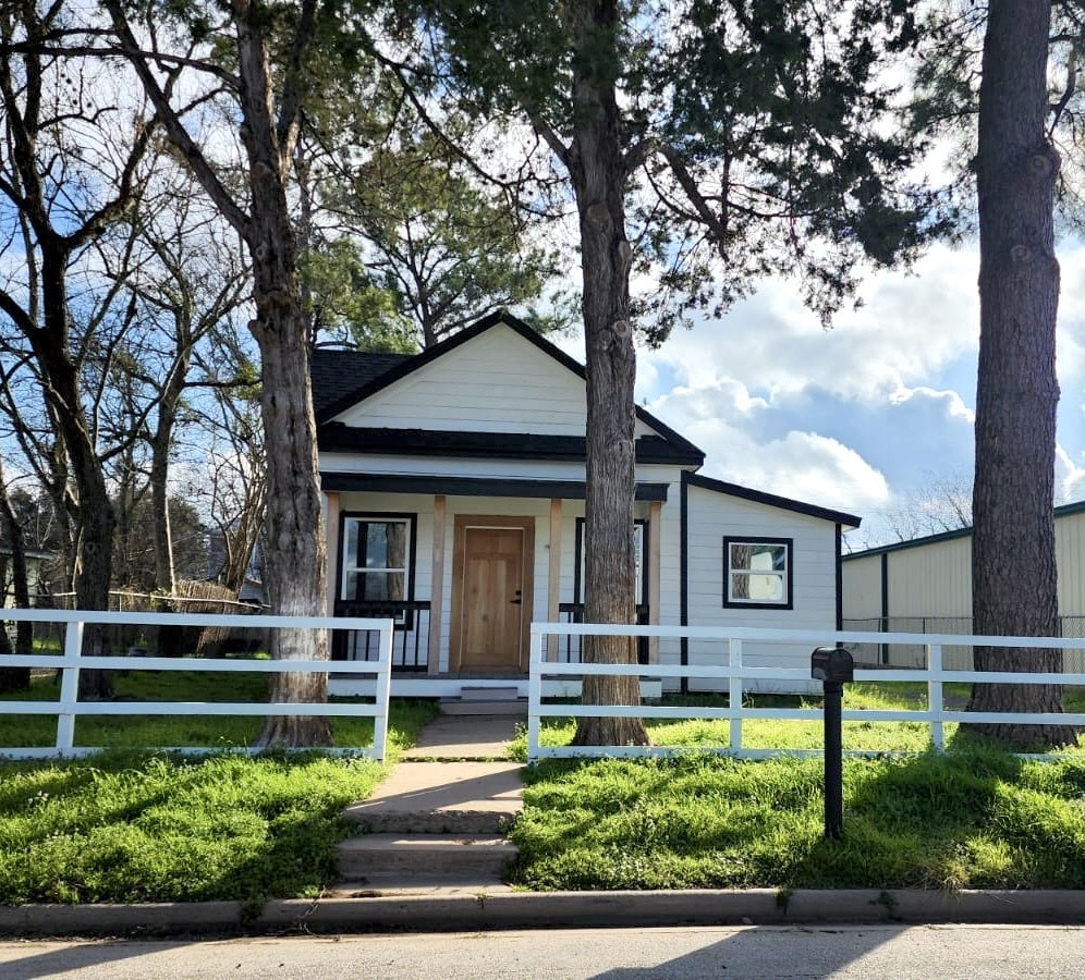 436 11th Street Hempstead TX 77445