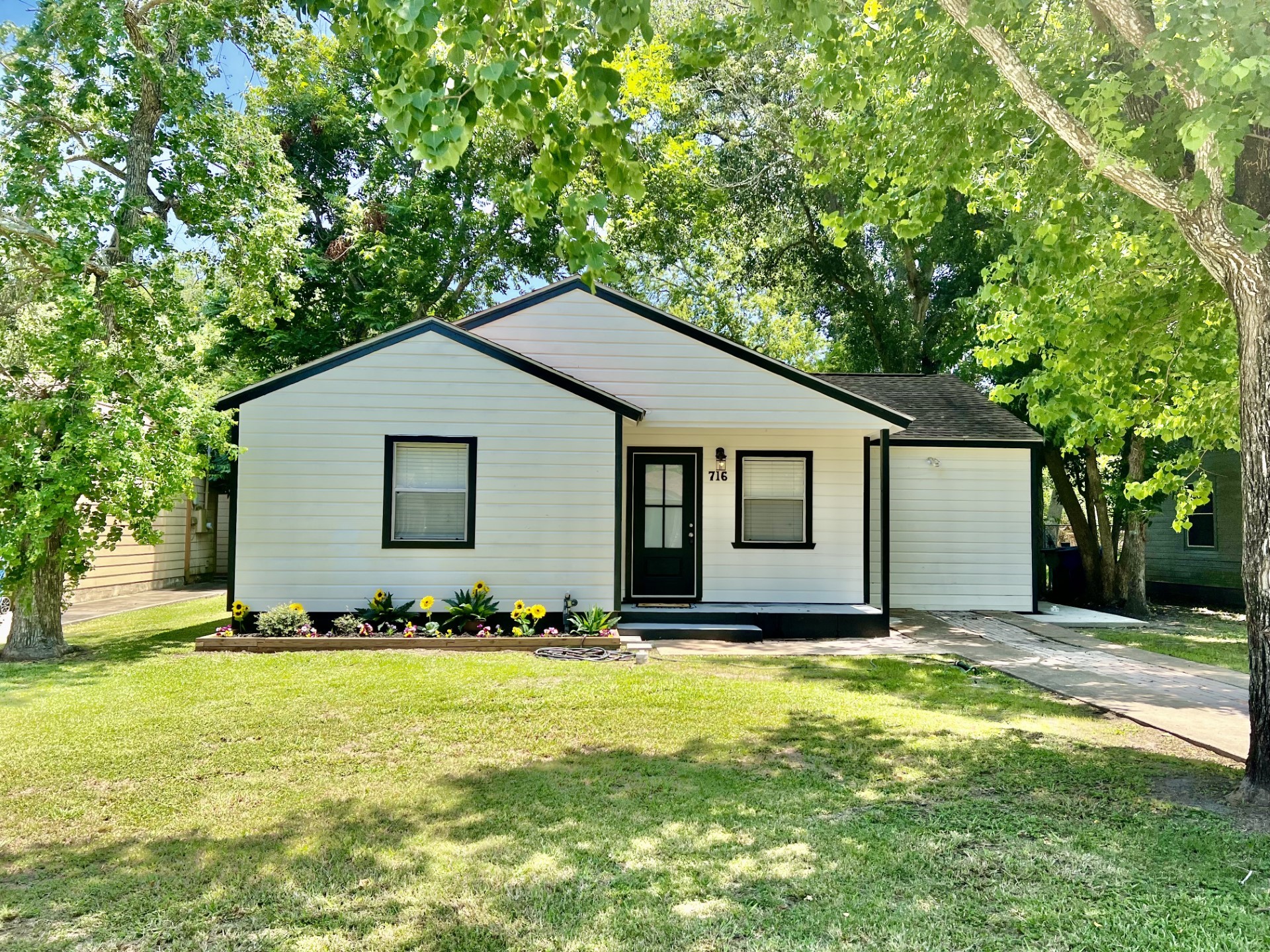 716 Lorrain Street Angleton TX 77515