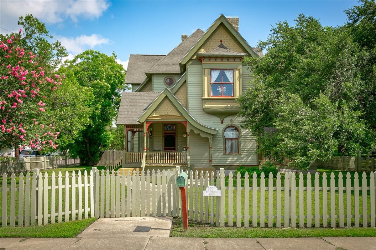 803 Saint Lawrence Street Gonzales TX 78629