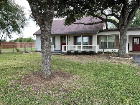 712 State Highway 95 N Yoakum TX 77995