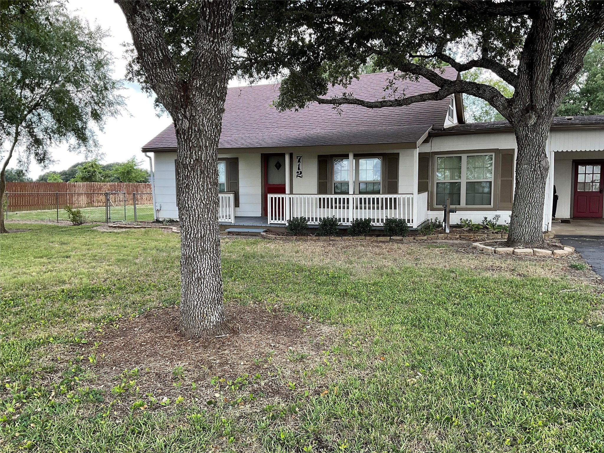 712 State Highway 95 N Yoakum TX 77995