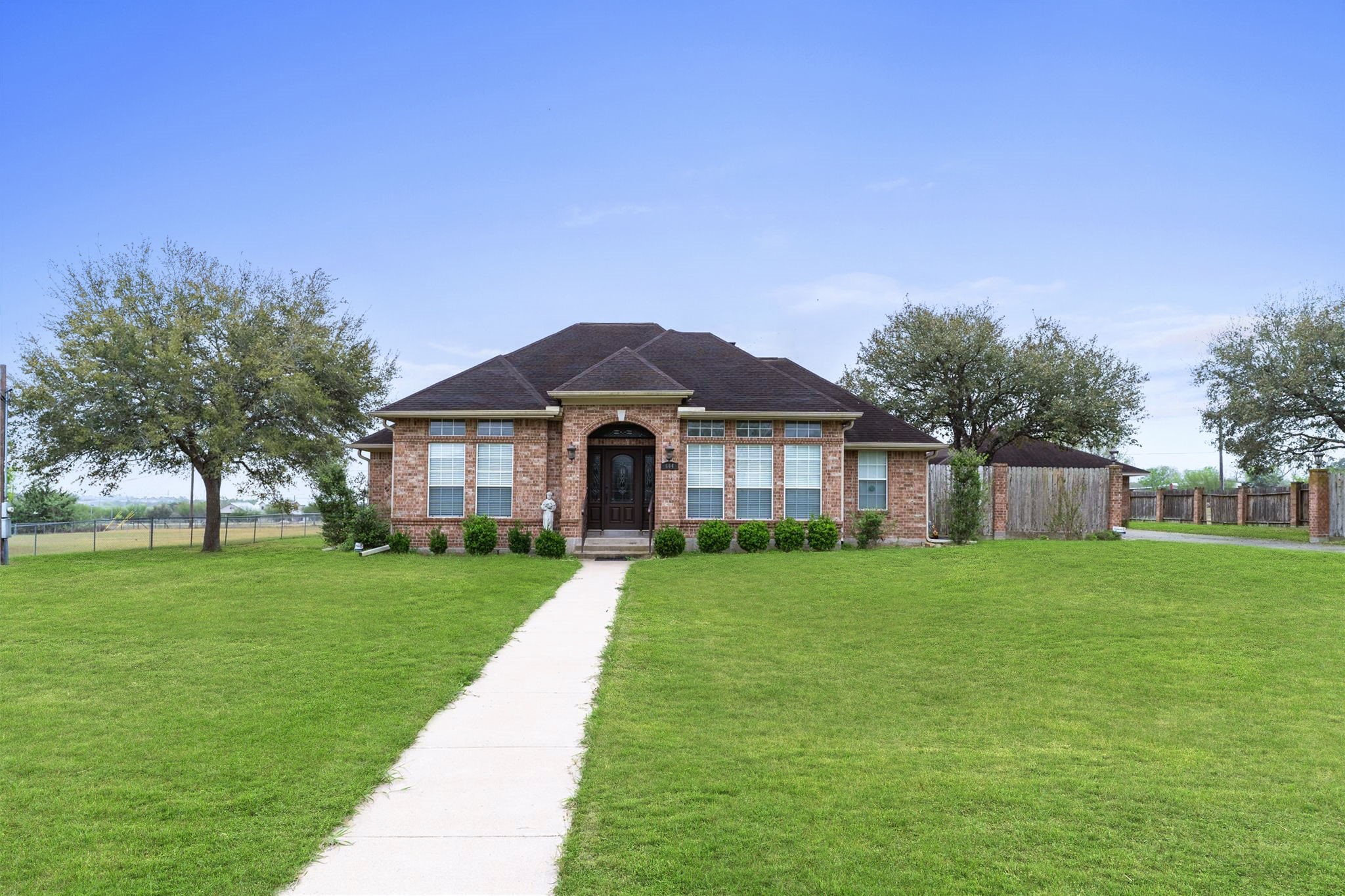 604 Texas Avenue Shiner TX 77984