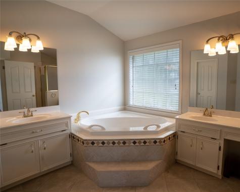 604 Texas Avenue Shiner TX 77984