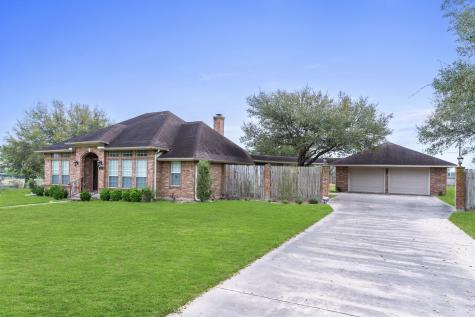 604 Texas Avenue Shiner TX 77984
