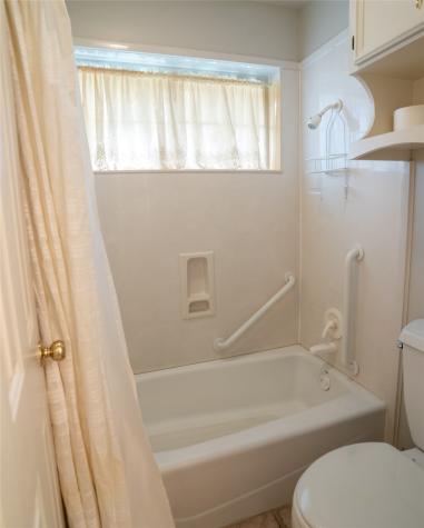 604 Texas Avenue Shiner TX 77984