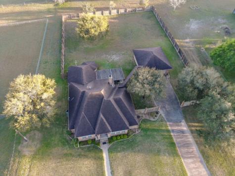 604 Texas Avenue Shiner TX 77984