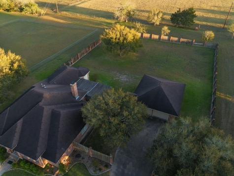 604 Texas Avenue Shiner TX 77984
