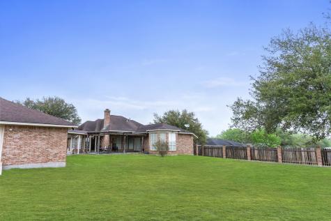604 Texas Avenue Shiner TX 77984