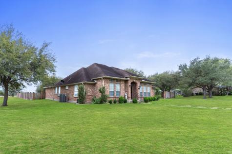 604 Texas Avenue Shiner TX 77984