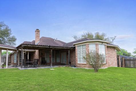 604 Texas Avenue Shiner TX 77984