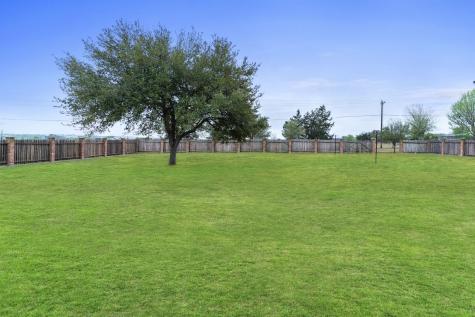 604 Texas Avenue Shiner TX 77984