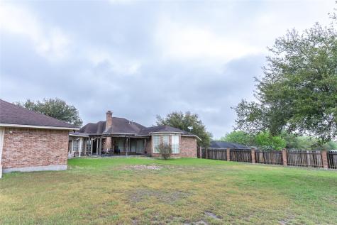 604 Texas Avenue Shiner TX 77984