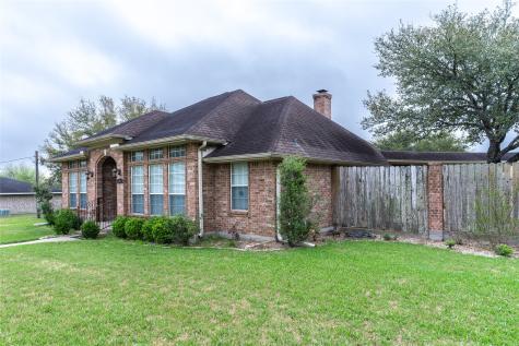 604 Texas Avenue Shiner TX 77984