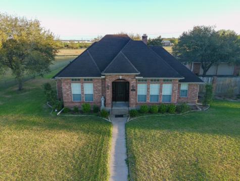 604 Texas Avenue Shiner TX 77984