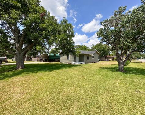 301 E Louisiana Street Brazoria TX 77422