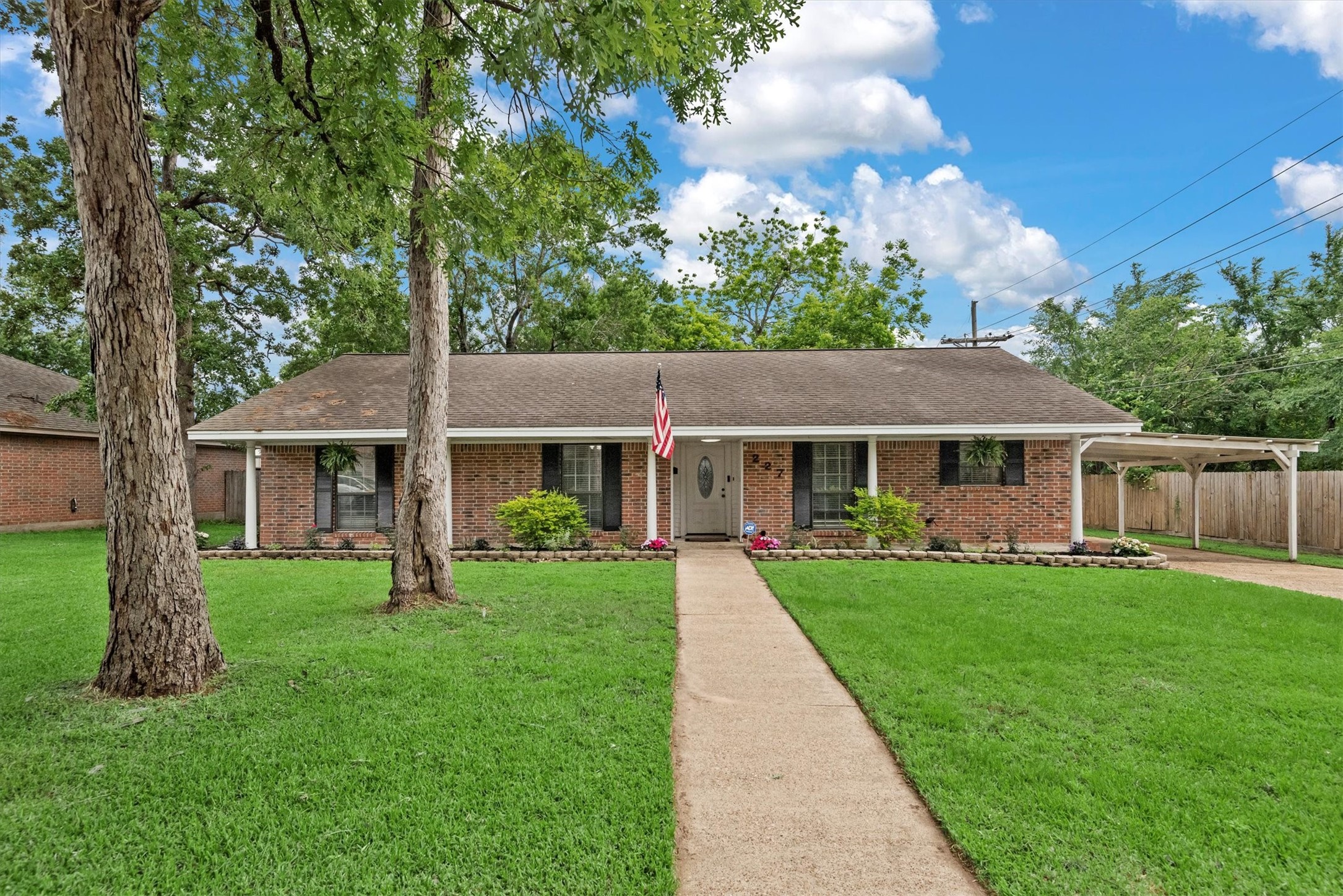 227 Oak Hollow Street Conroe TX 77301