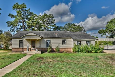 611 W Sander Street Bellville TX 77418