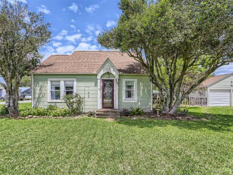 306 W Houston Street Highlands TX 77562