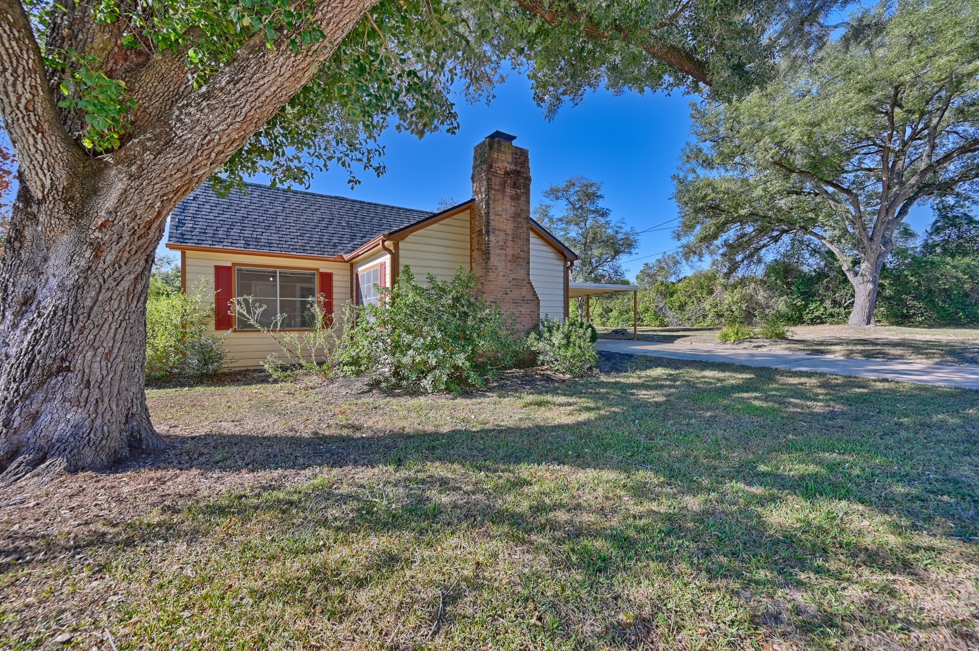 305 E Hilburn Street Bellville TX 77418