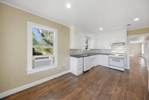 305 E Hilburn Street Bellville TX 77418
