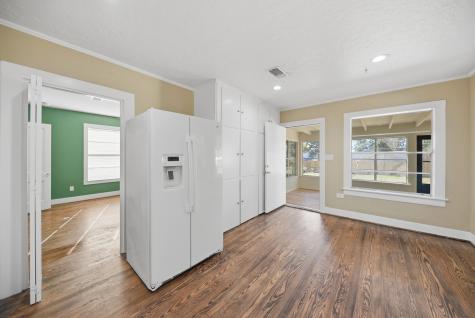 305 E Hilburn Street Bellville TX 77418