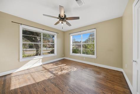 305 E Hilburn Street Bellville TX 77418