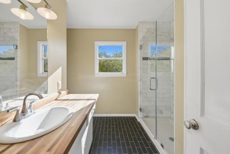305 E Hilburn Street Bellville TX 77418