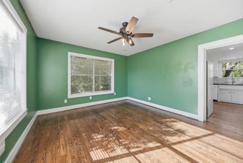 305 E Hilburn Street Bellville TX 77418