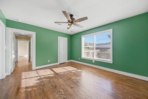 305 E Hilburn Street Bellville TX 77418