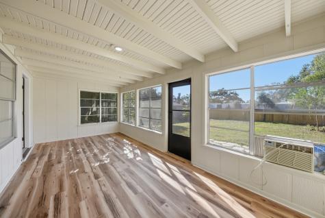 305 E Hilburn Street Bellville TX 77418