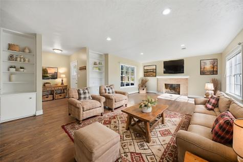 305 E Hilburn Street Bellville TX 77418