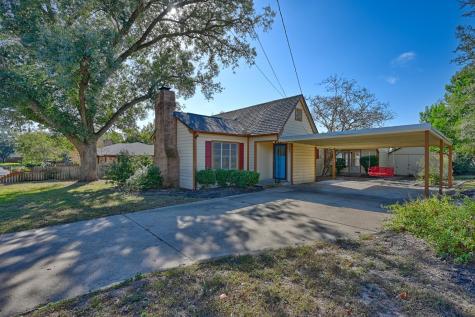 305 E Hilburn Street Bellville TX 77418