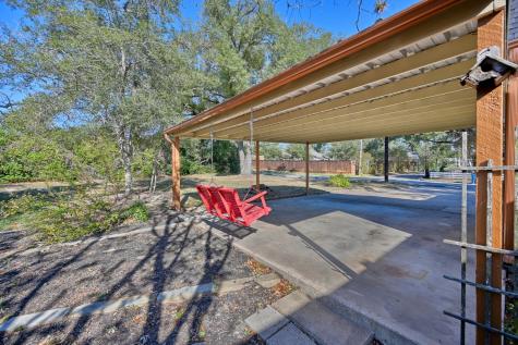 305 E Hilburn Street Bellville TX 77418