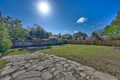 305 E Hilburn Street Bellville TX 77418