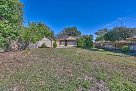 305 E Hilburn Street Bellville TX 77418