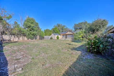 305 E Hilburn Street Bellville TX 77418