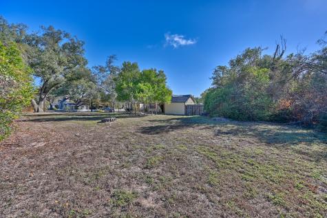 305 E Hilburn Street Bellville TX 77418