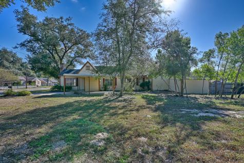 305 E Hilburn Street Bellville TX 77418