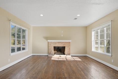305 E Hilburn Street Bellville TX 77418