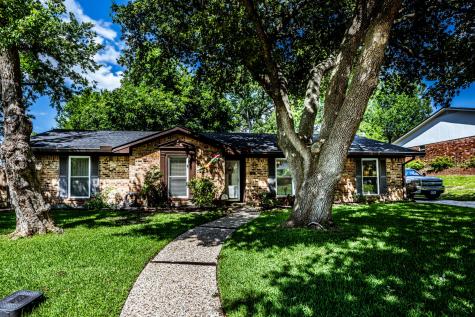 2011 Avenue S Huntsville TX 77340