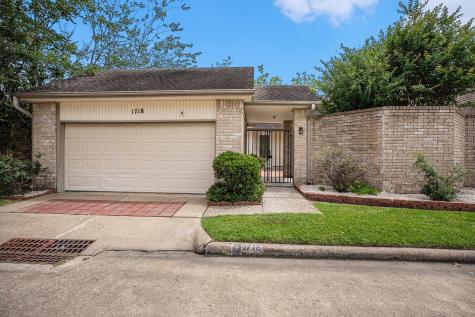 1718 Plumbwood Way Houston TX 77058