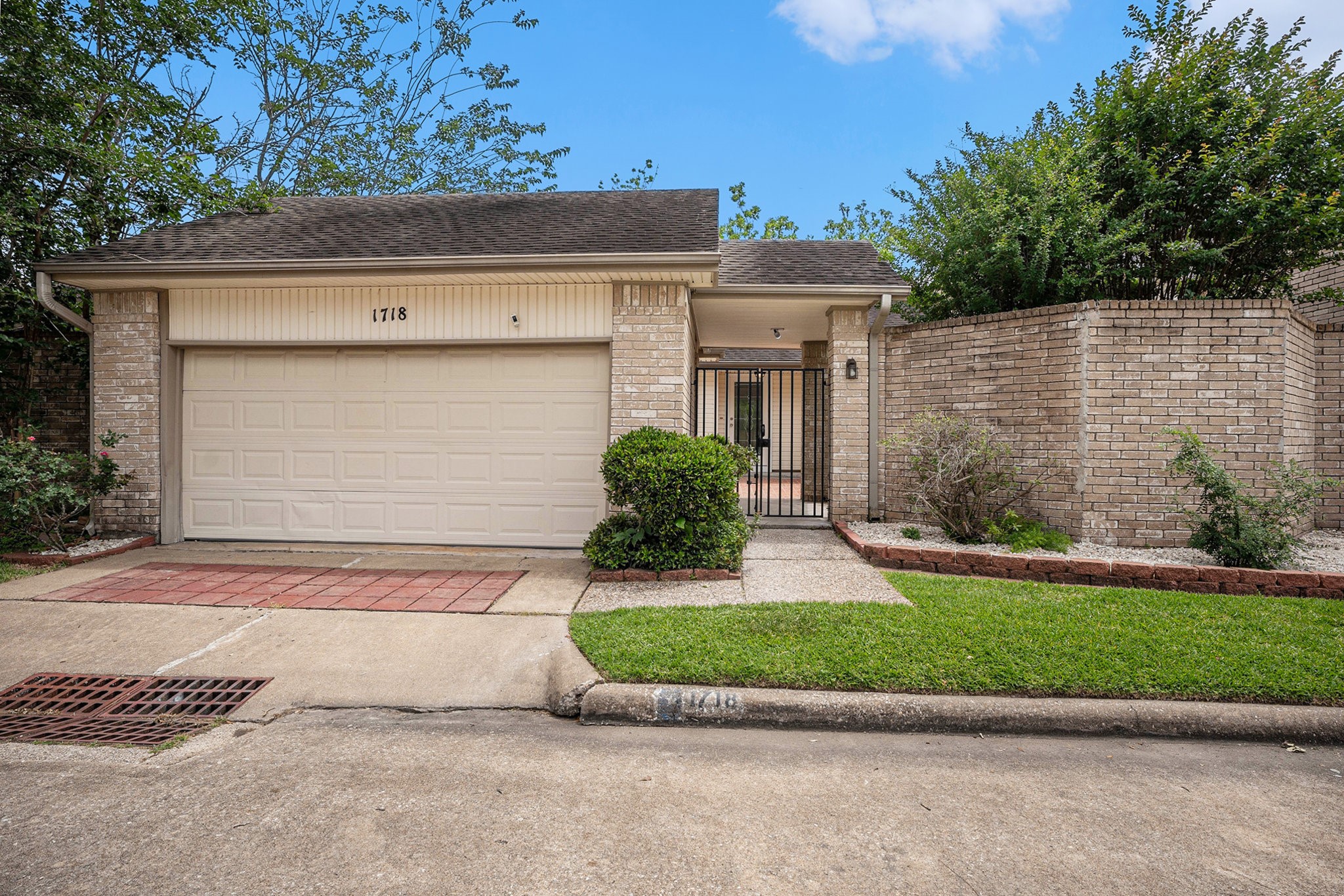 1718 Plumbwood Way Houston TX 77058