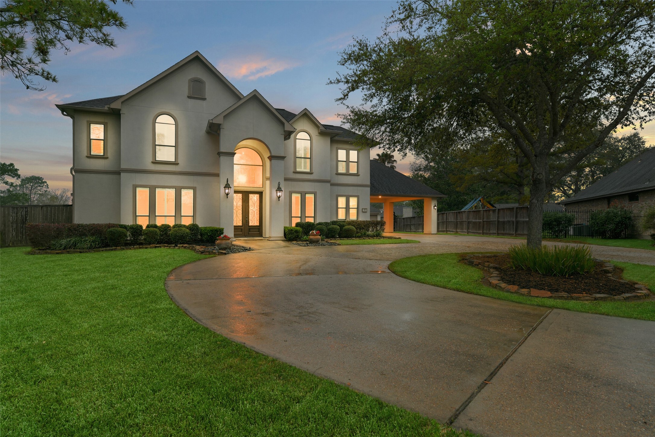 16 Marys Creek Lane Friendswood TX 77546