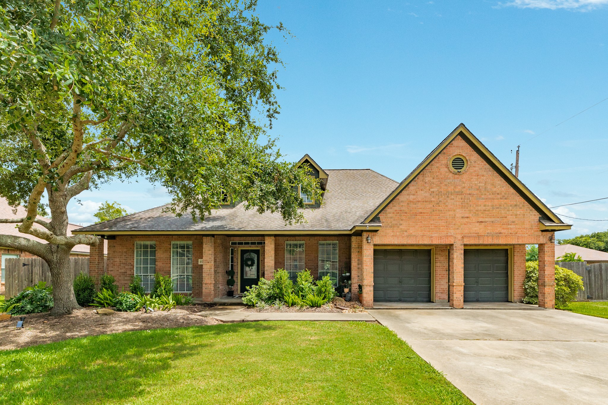 102 Rosemary Lane Lake Jackson TX 77566